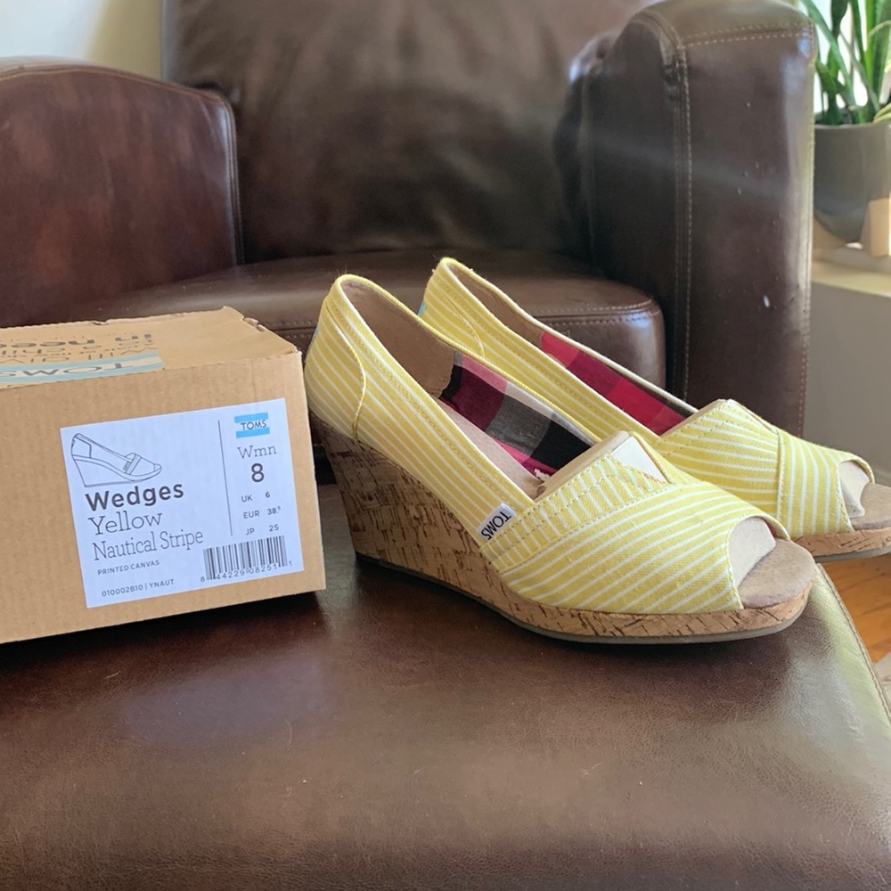 Women’s TOMS wedges. Yellow pinstripe. Size 8